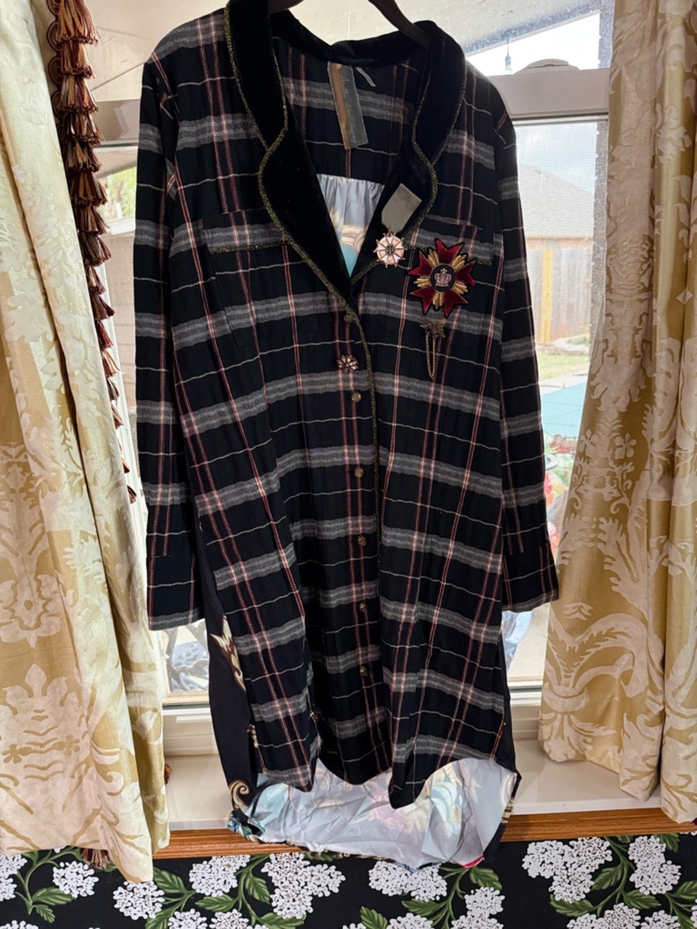 Aratta-Black Plaid Longline Tunic with Badge, Brooch and Decorative Button